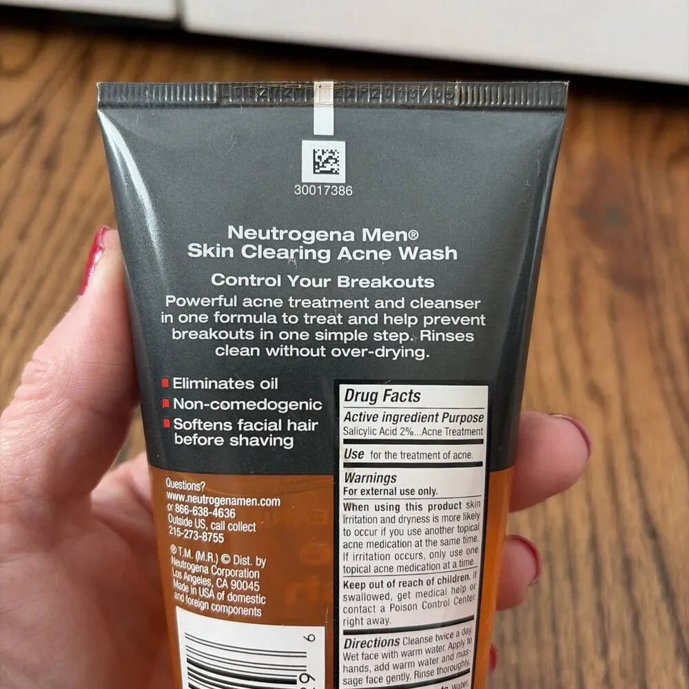 Neutrogena Men Skin Clearing Daily Acne Face Wash with Salicylic Acid
